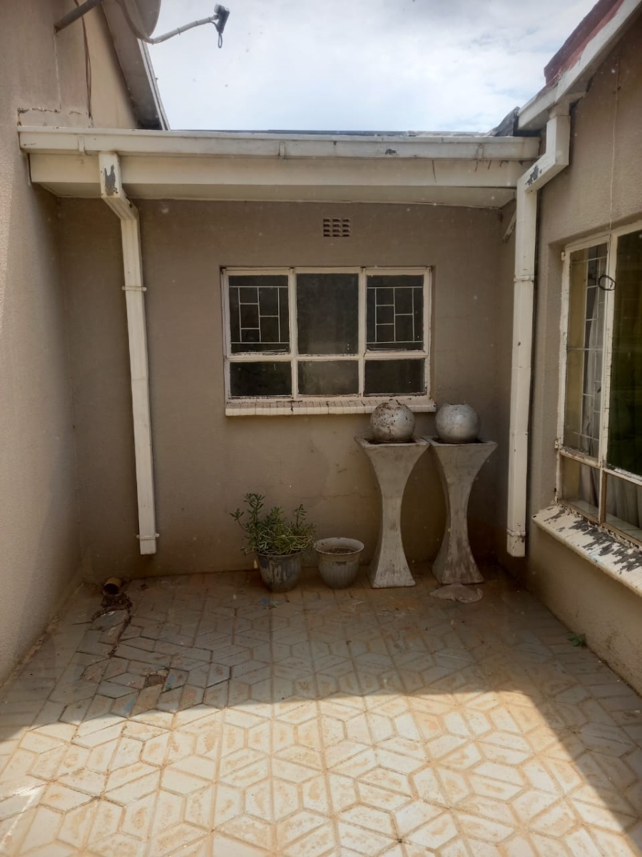 5 Bedroom Property for Sale in Manzil Park North West